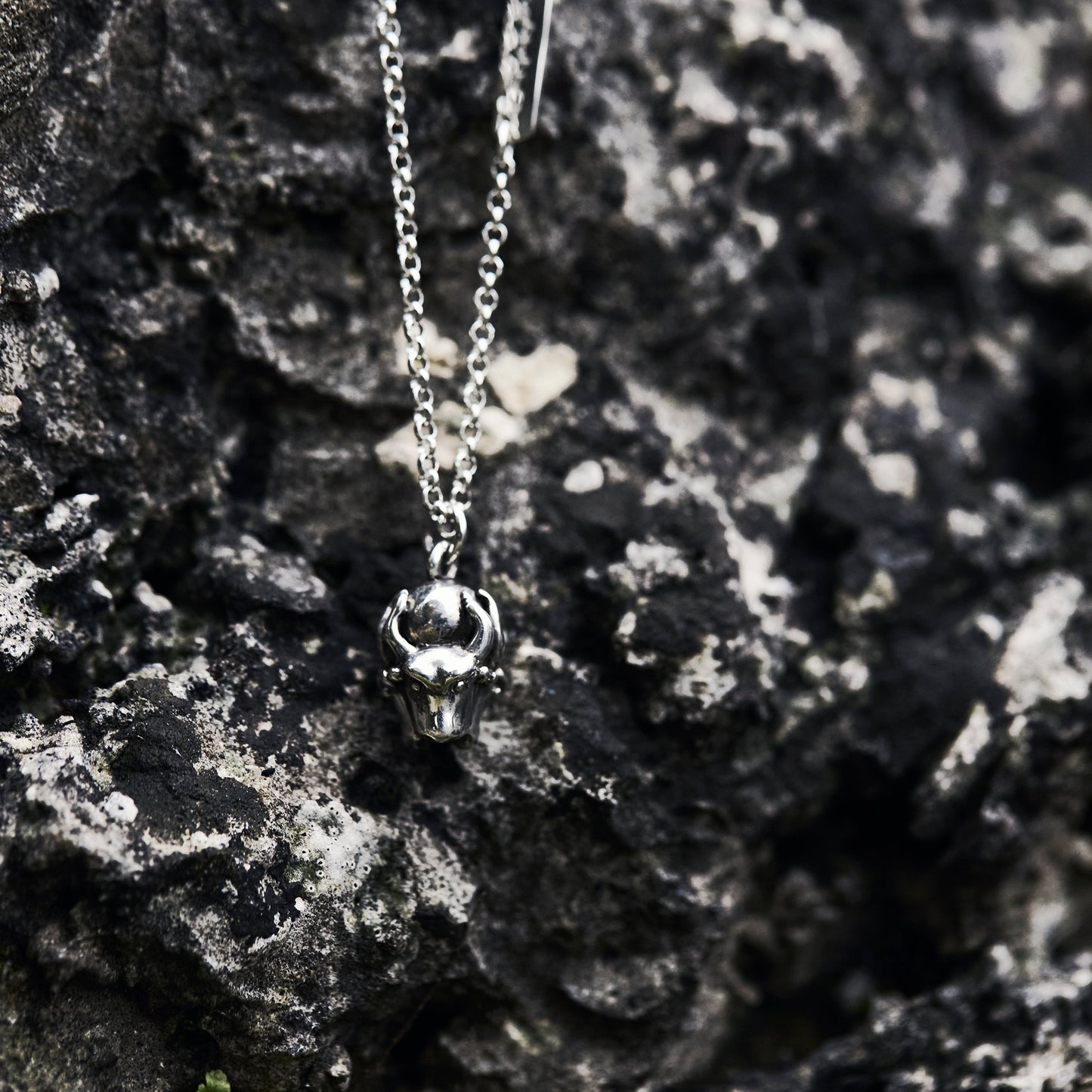 Vigor and inward connection droplet pendant