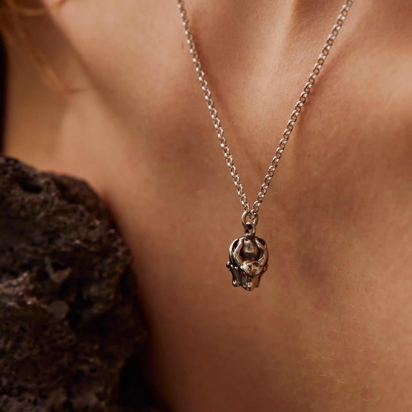 Vigor and inward connection droplet pendant